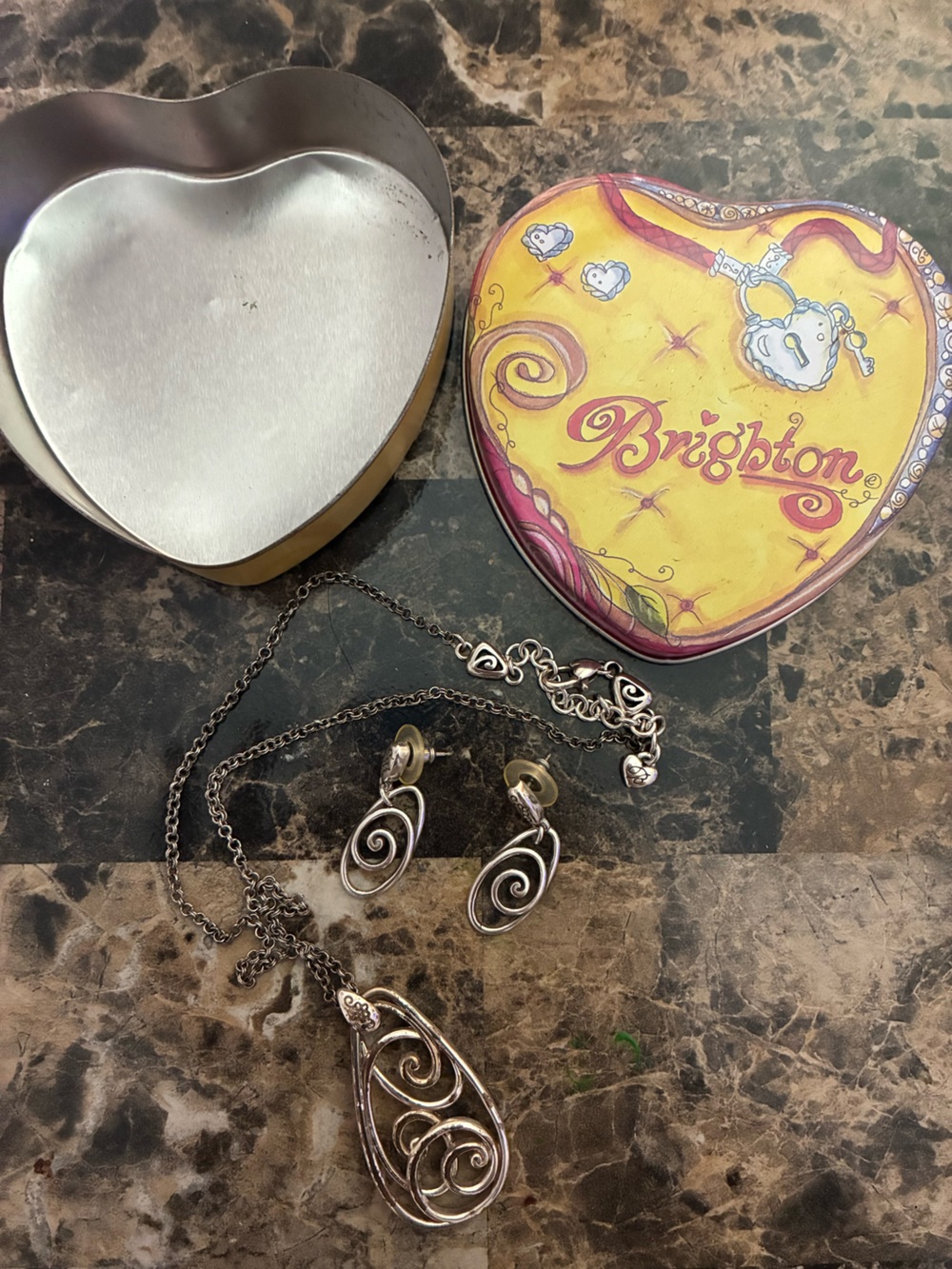 NEW Brighton earring and necklace set